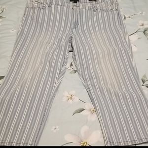 EUC Nine West Chrystie Size 16 Missy Strip Capri